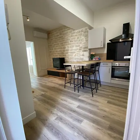 Lovely With Patio Appartement